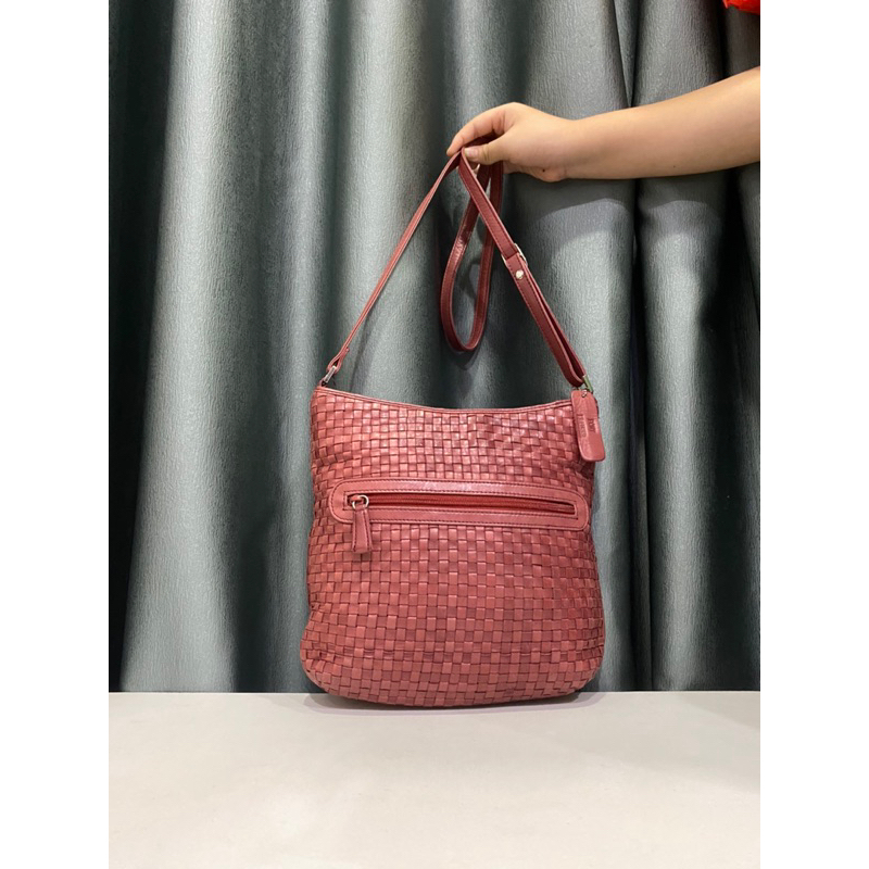 Túi si hiệu dáng đeo chéo đeo vai làm từ da dê đan của Nhật