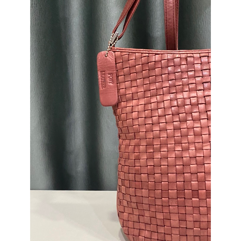 Túi si hiệu dáng đeo chéo đeo vai làm từ da dê đan của Nhật