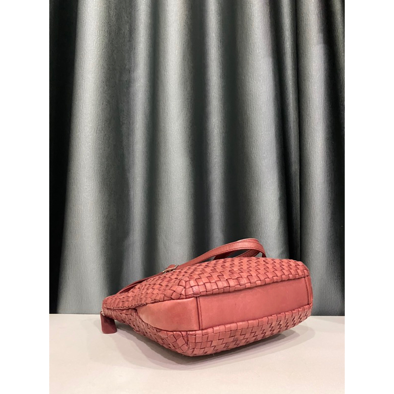 Túi si hiệu dáng đeo chéo đeo vai làm từ da dê đan của Nhật