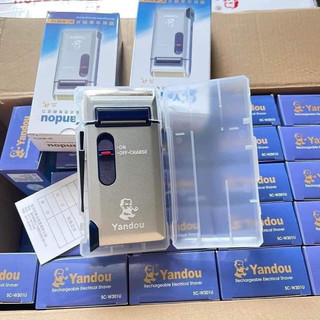 máy cạo râu Yandou trắng sịn