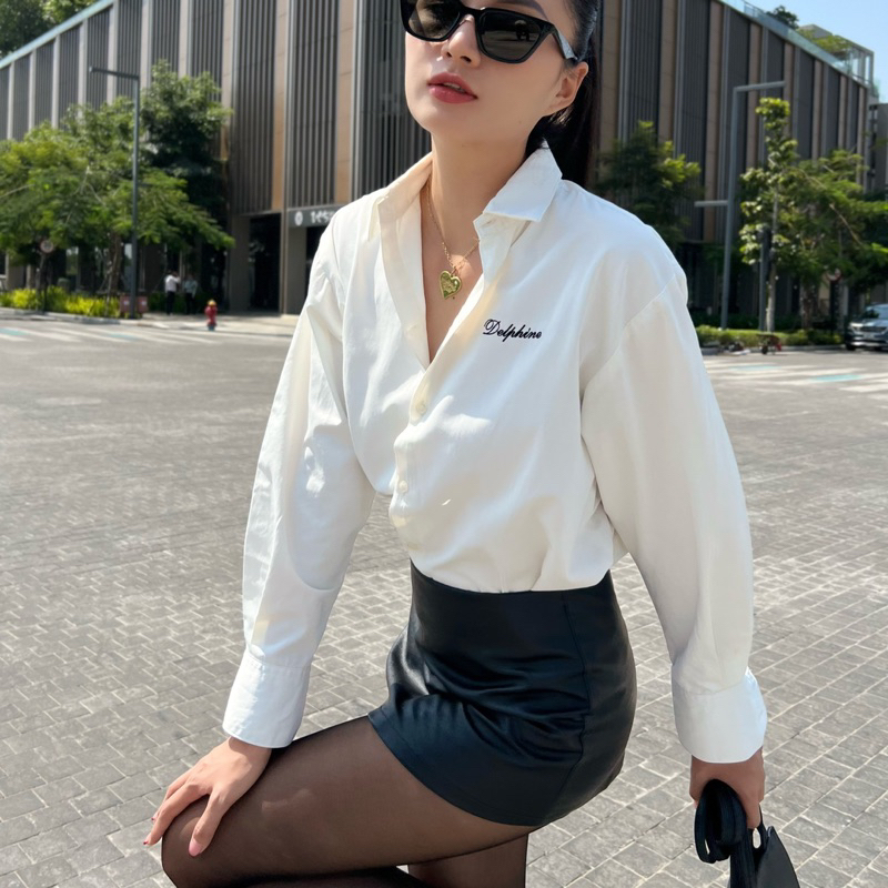 _ Áo sơmi freesize thêu chữ | Delphine chemise