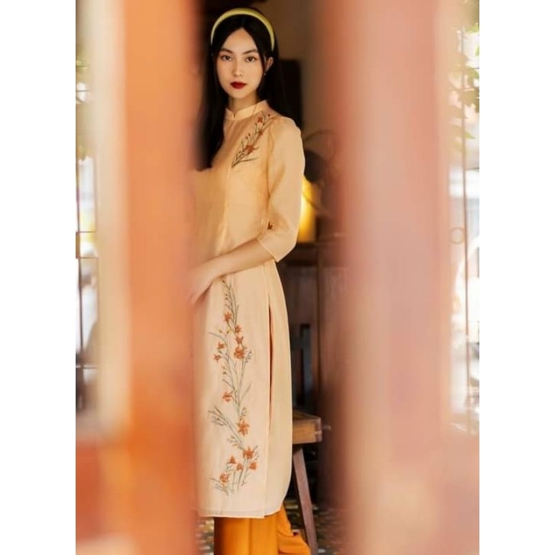 Áo dài cách tân tay bồng Lạc Yên