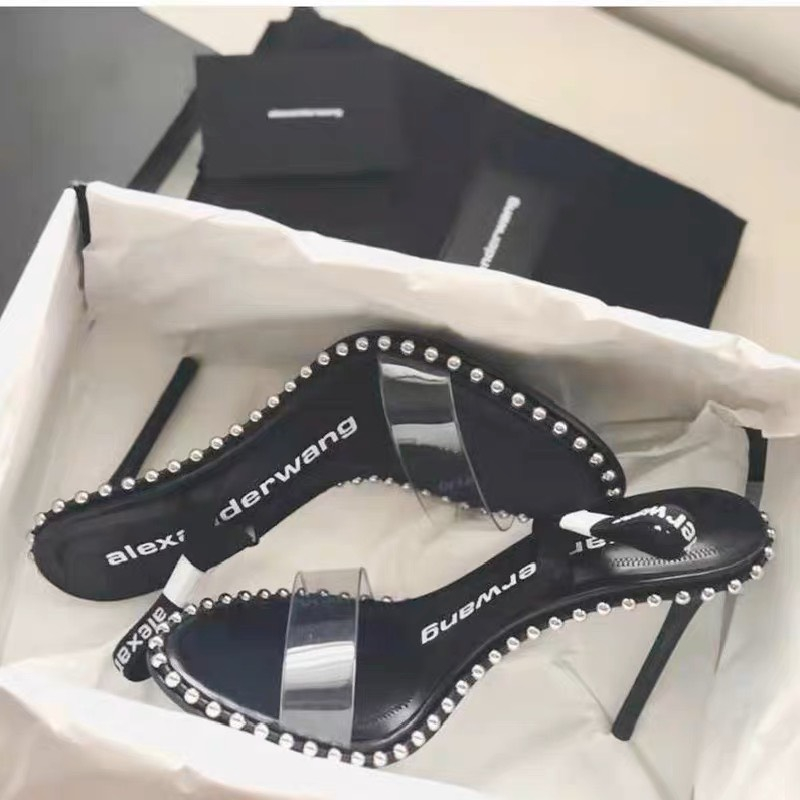 S038 Giày sandal cao gót 8cm dây quai trong có đính đá tròn xung quanh viền giúp thêm phần sang chành điệu đà nữ tính