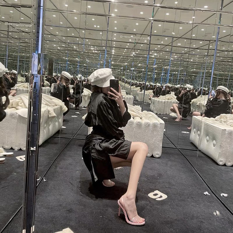 S038 Giày sandal cao gót 8cm dây quai trong có đính đá tròn xung quanh viền giúp thêm phần sang chành điệu đà nữ tính