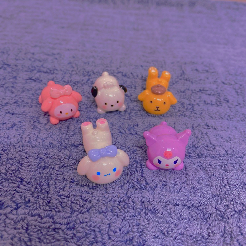 Charm sanrio nằm trang trí mô hình mini