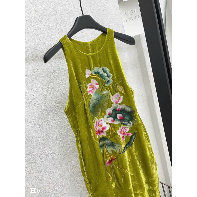 Váy nhung the thêu