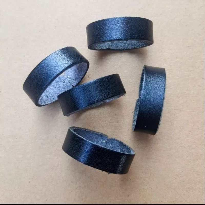 Đỉa da thắt lưng làm từ da bòĐể tạo thêm vẻ sang trang lịch lãm việc thêm đỉa da rất phù hợp