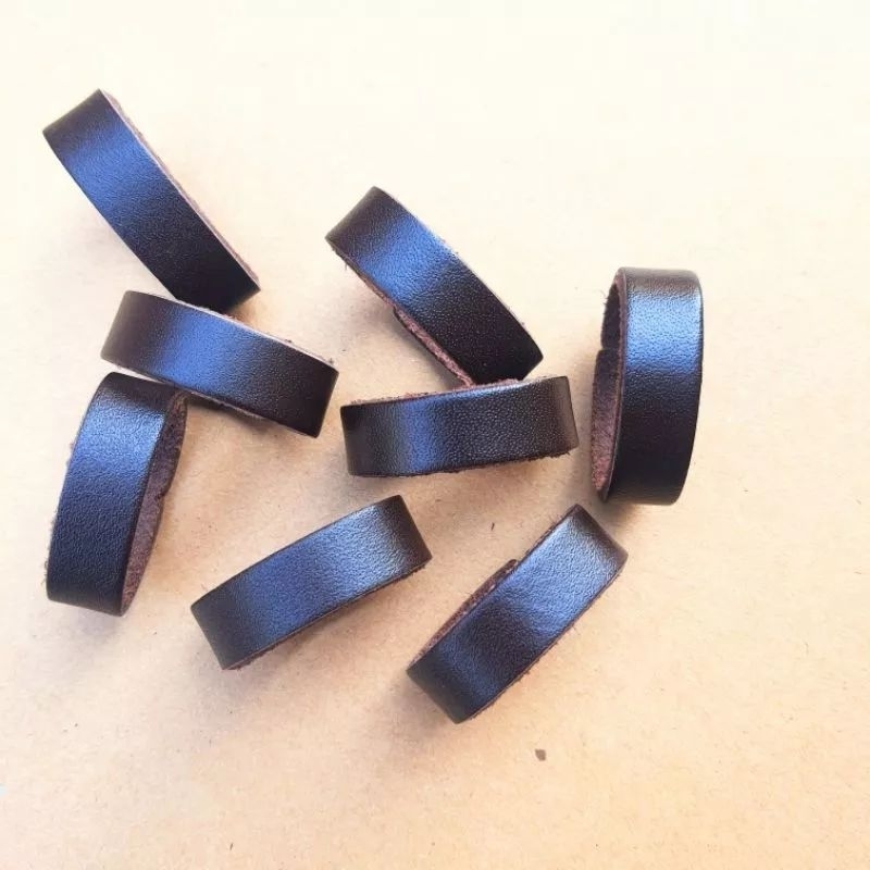 Đỉa da thắt lưng làm từ da bòĐể tạo thêm vẻ sang trang lịch lãm việc thêm đỉa da rất phù hợp