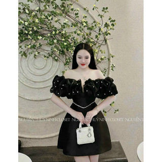 Đầm thời trang nữ mặc đi chơi bèo phồng trễ vai đính hạt châu trắng chất vải TAPTA phối voan mẫu y hình