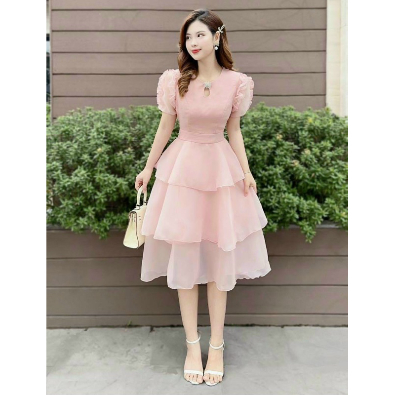 Đầm thời trang nữ mặc đi chơi chất vải voan cát dày có lót, váy 3 tầng tay phồng kèm phụ kiện cài cổ, Freesize