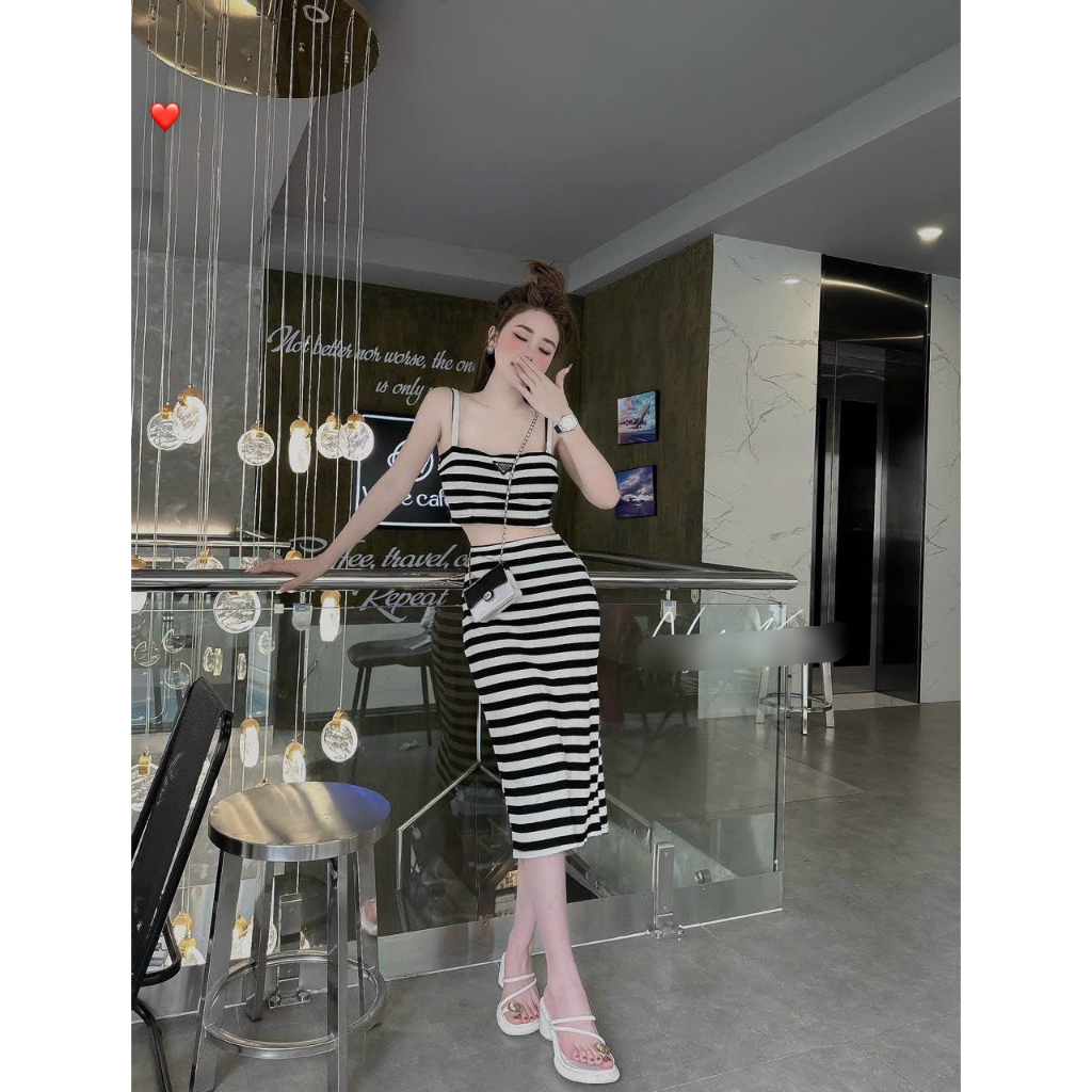 Set kiểu chân váy bút chì áo 2 dây croptop sọc ngang xinh, chât thun gân co giãn