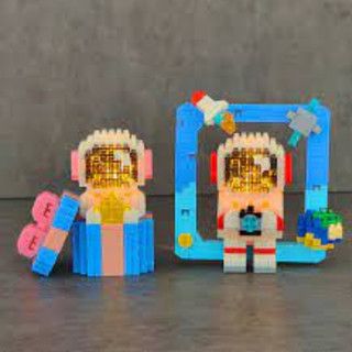 Mô hình lắp ráp phi hành gia mini phát sáng, Đồ chơi lắp ráp