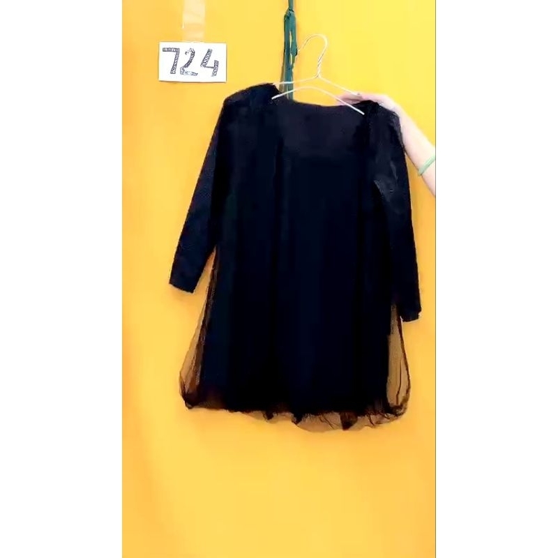 áo thun đen phối lưới (dưới size M). S724