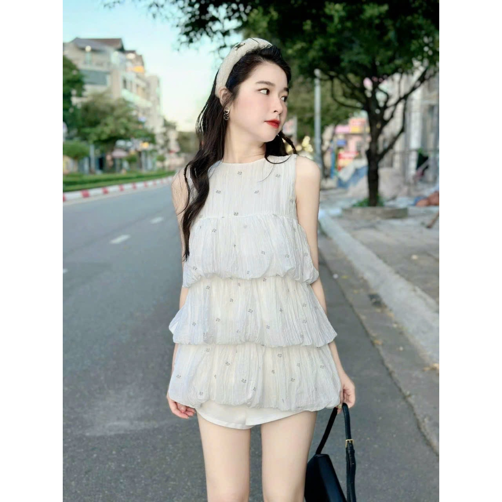Set áo peplum trắng tầng hoa đen kèm quần short Freesize Hari-Fashion (Mã SR180)