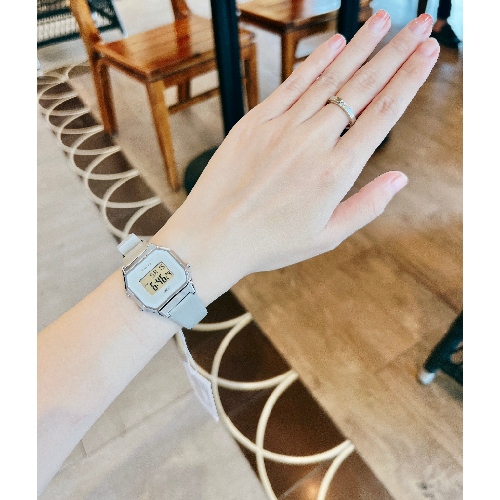 Đồng hồ điện tử nữ dây da Casio LA680WEGL New Model
