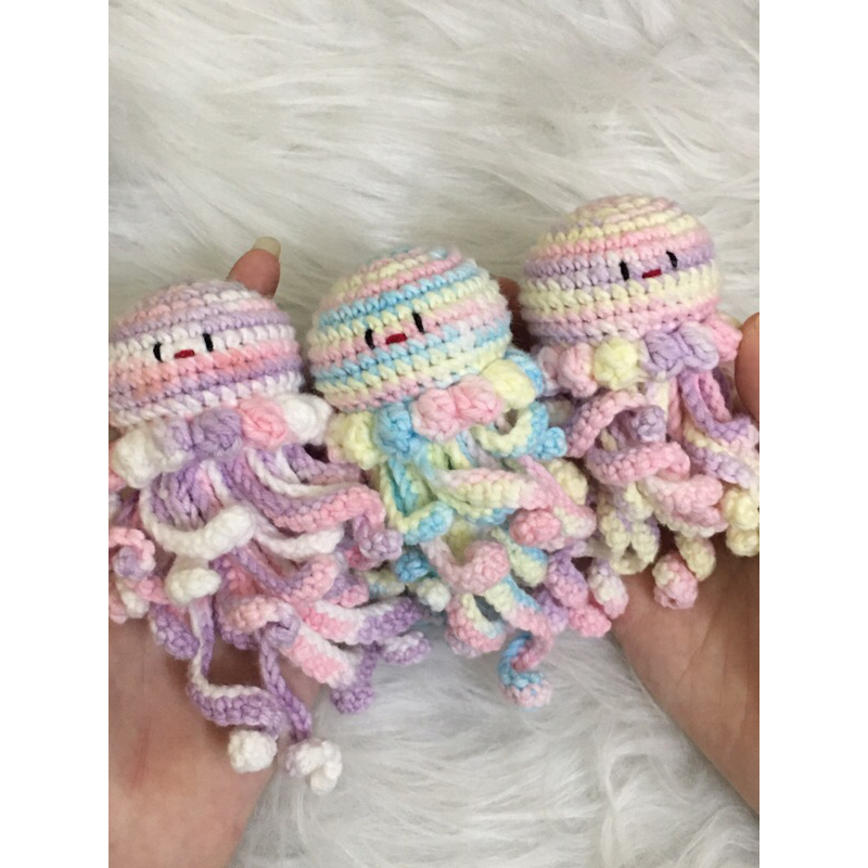 Móc khoá sứa bằng len