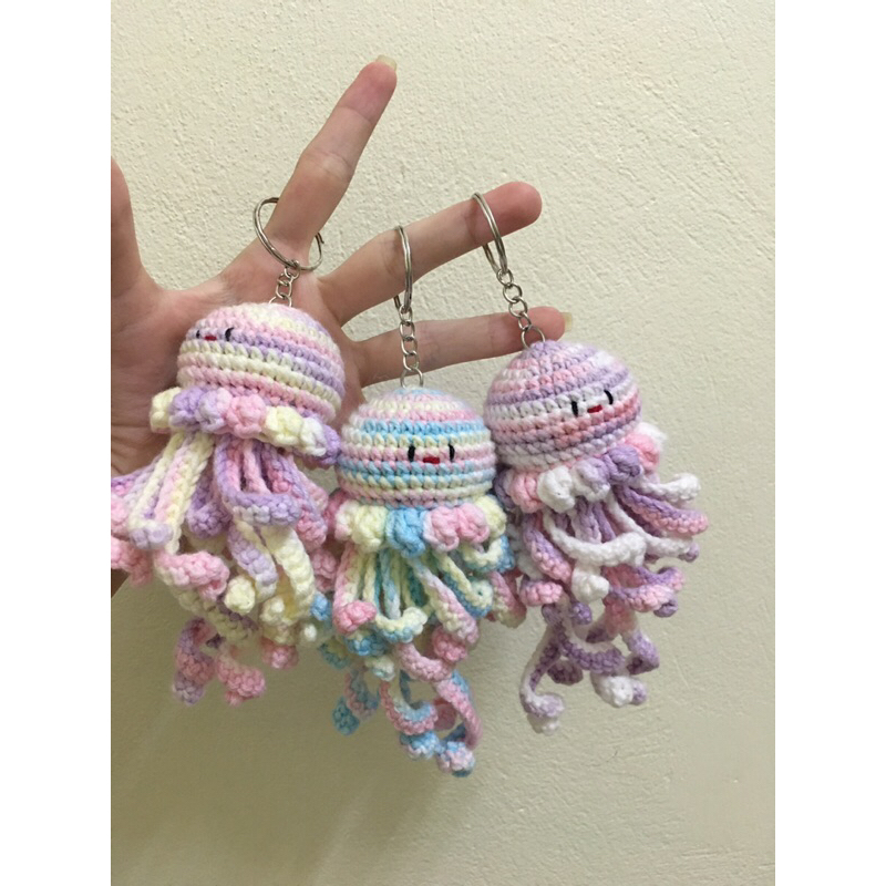 Móc khoá sứa bằng len