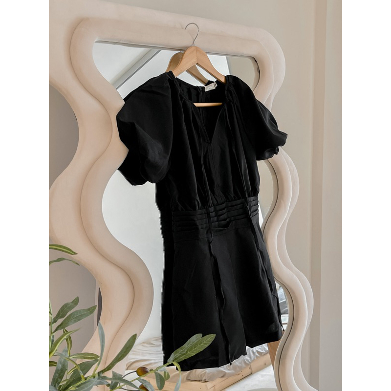 |The Berry Closet| Jumpsuit cổ v thiết kế tôn dáng