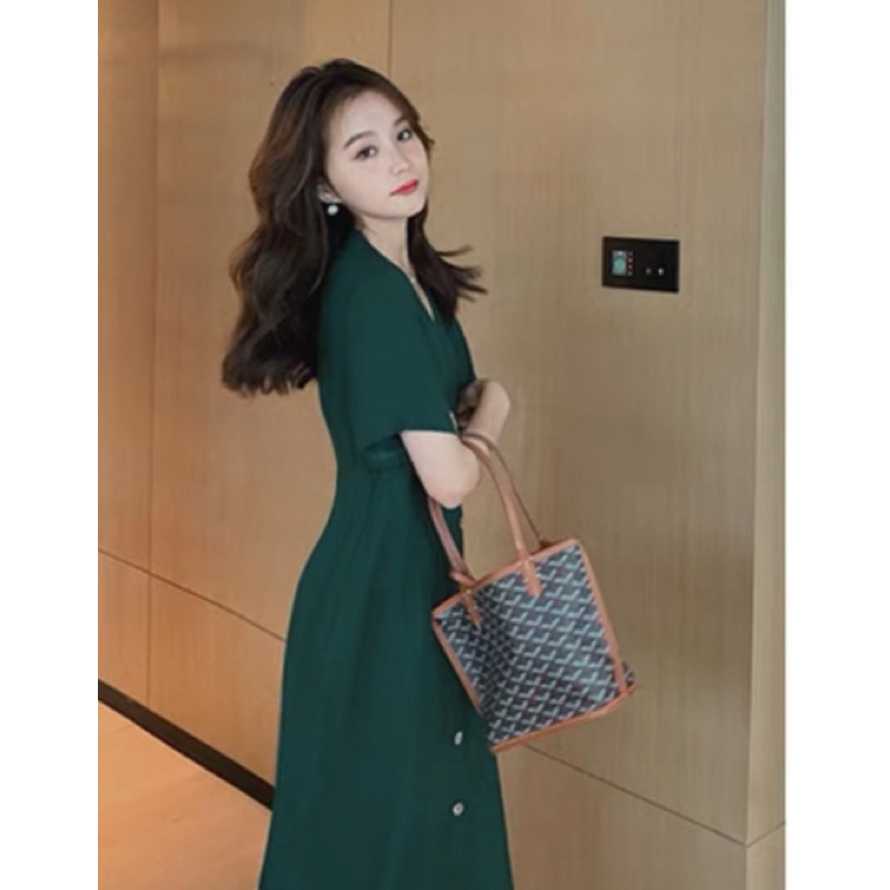 Đầm váy xanh lính nút dừa chiết eo cổ V dáng dài