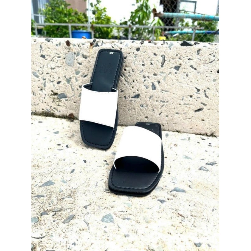 dép nữ quai ngan. nền đen láng may chỉ nền