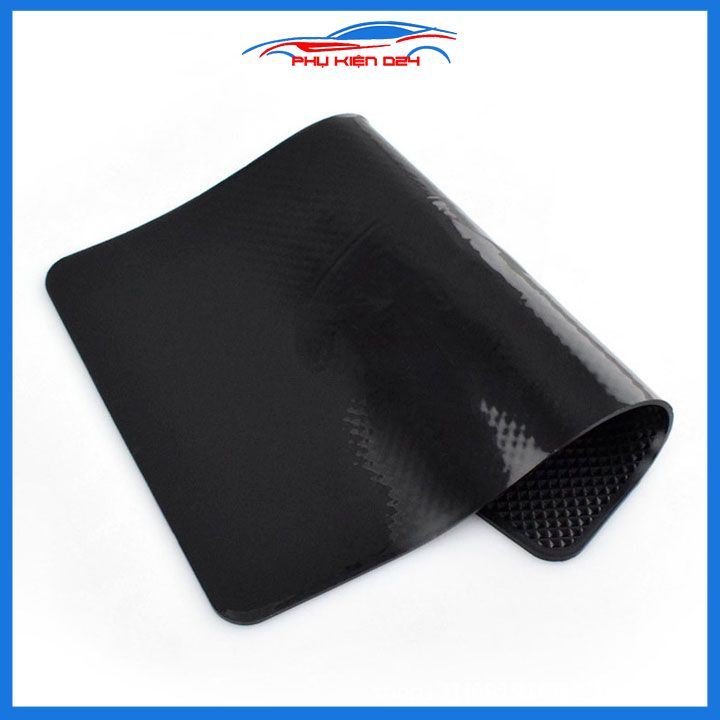 Tấm lót điện thoại làm từ nhựa, silicone  chống trơn trượt để trên xe ô tô kích thước 18x12cm
