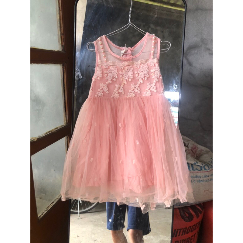 Váy bé mặc