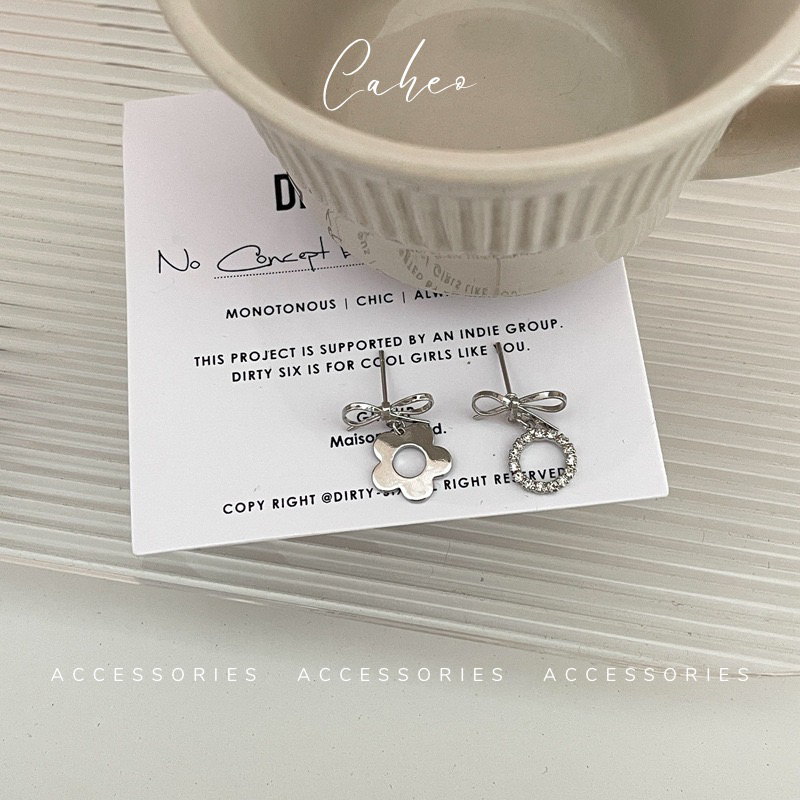 Khuyên tai nữ kim bạc Caheo Accessories CHA019 bất đối xứng hoa mặt trời