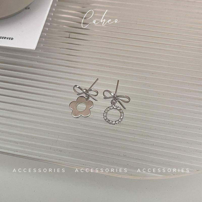Khuyên tai nữ kim bạc Caheo Accessories CHA019 bất đối xứng hoa mặt trời