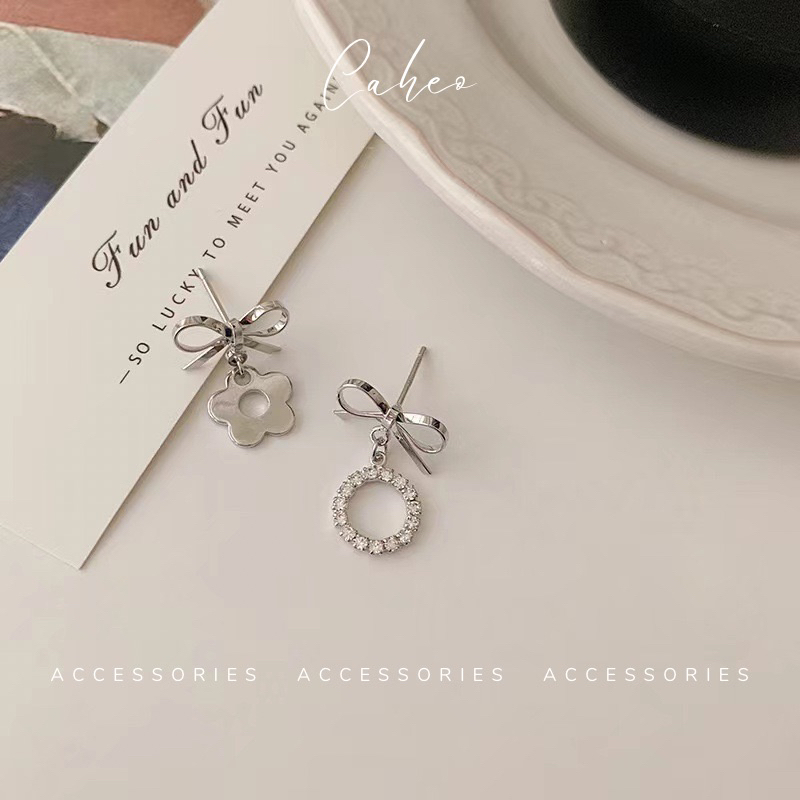 Khuyên tai nữ kim bạc Caheo Accessories CHA019 bất đối xứng hoa mặt trời