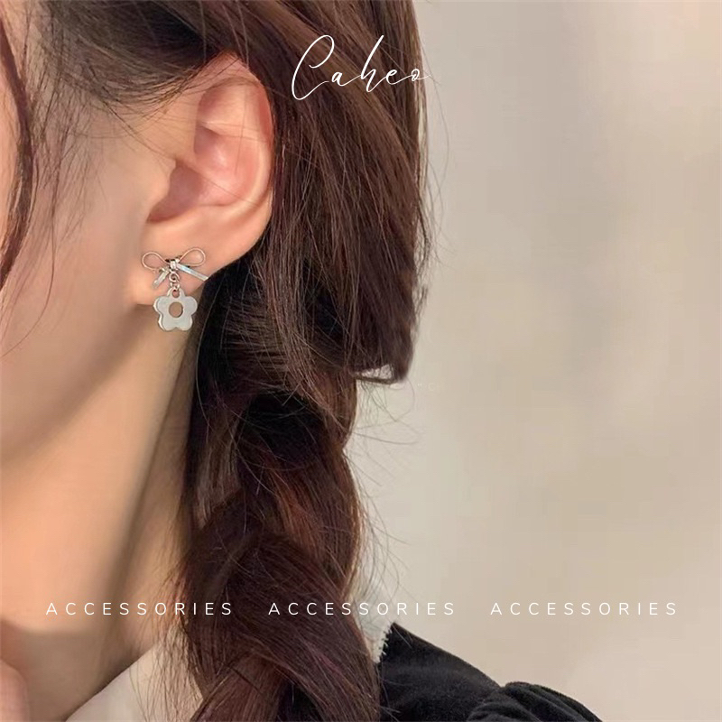 Khuyên tai nữ kim bạc Caheo Accessories CHA019 bất đối xứng hoa mặt trời