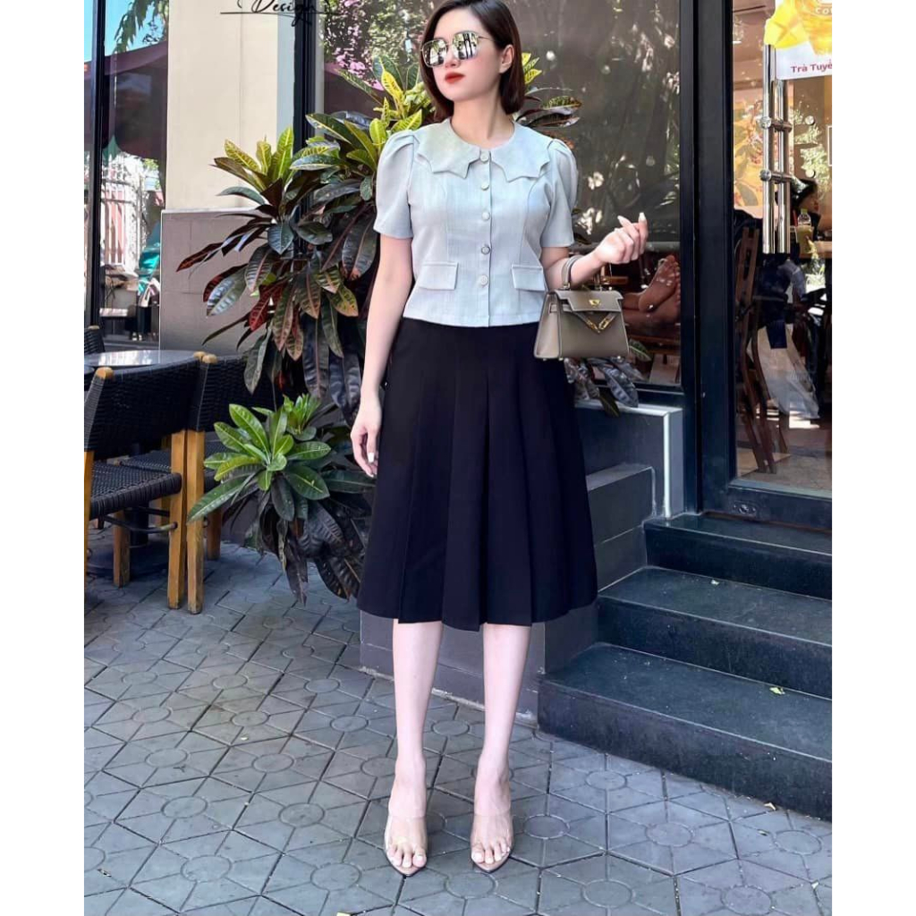 Sơ mi Croptop ký giả, cổ lá cách điệu, nắp túi giả, cúc bọc