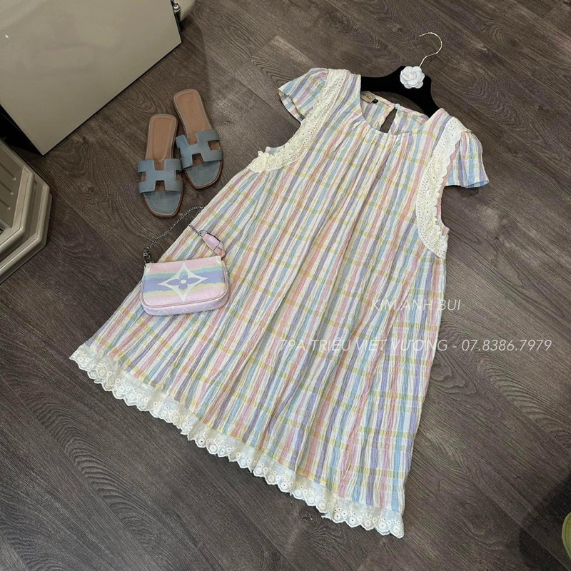Váy kẻ viền ren siu hot Kim Anh Bùi