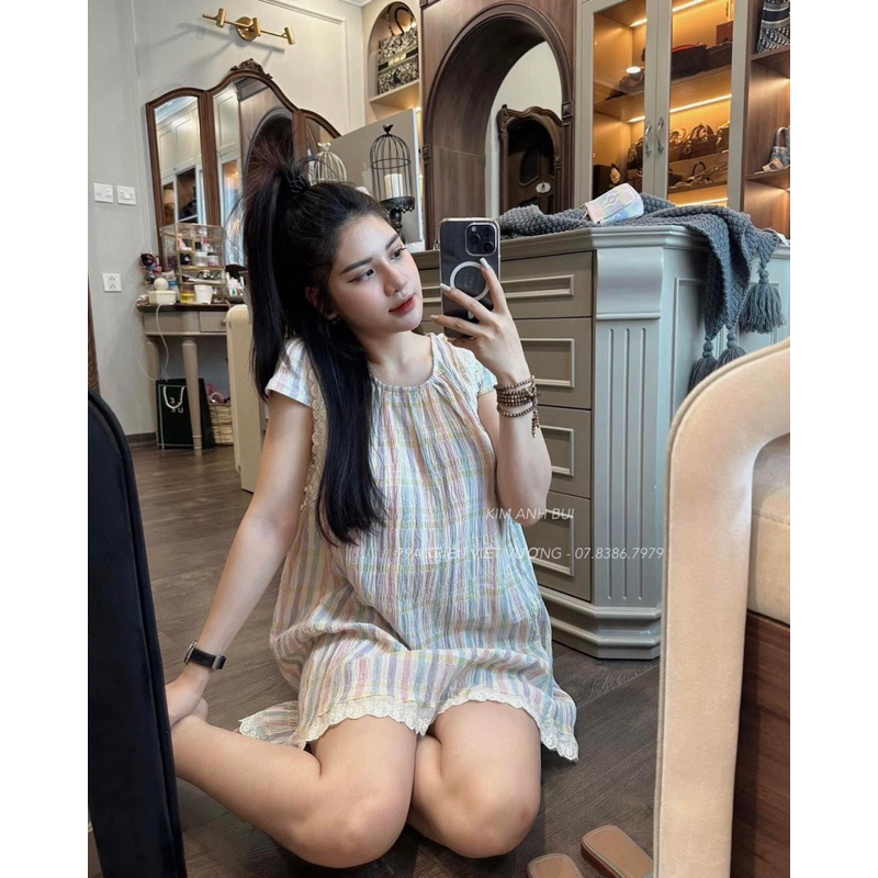 Váy kẻ viền ren siu hot Kim Anh Bùi