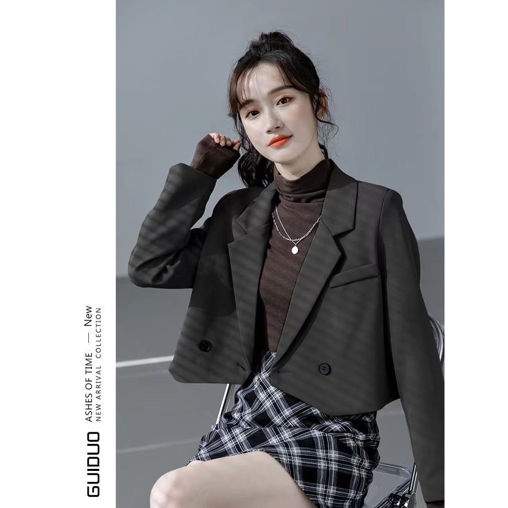 Áo blazer dáng ngắn đính cúc chéo form Hàn Quốc siêu xinh | BigBuy360 - bigbuy360.vn