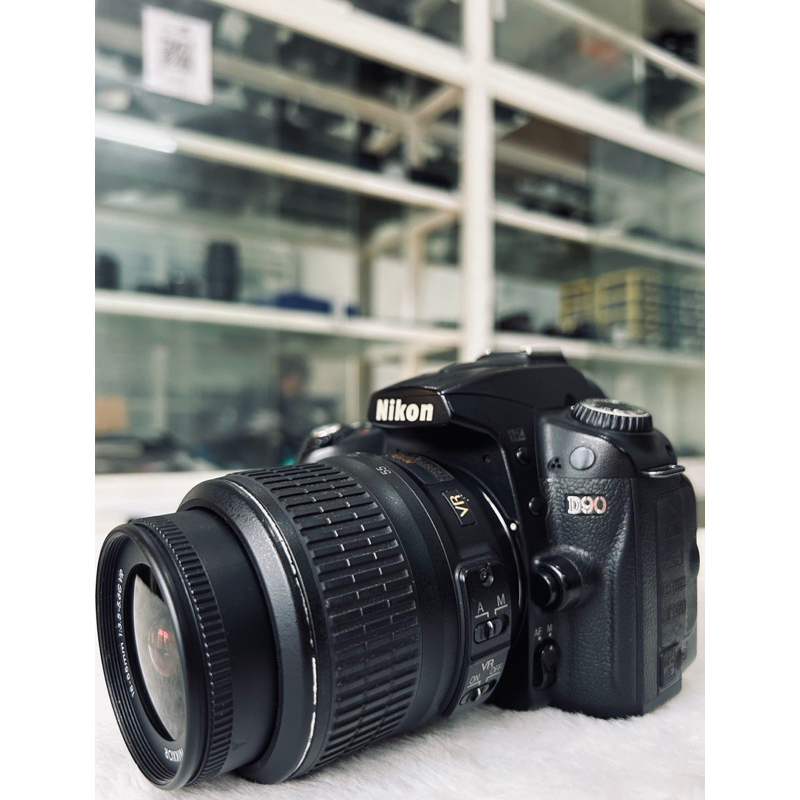 Máy ảnh Nikon D90 kèm lens kit 18-55mm
