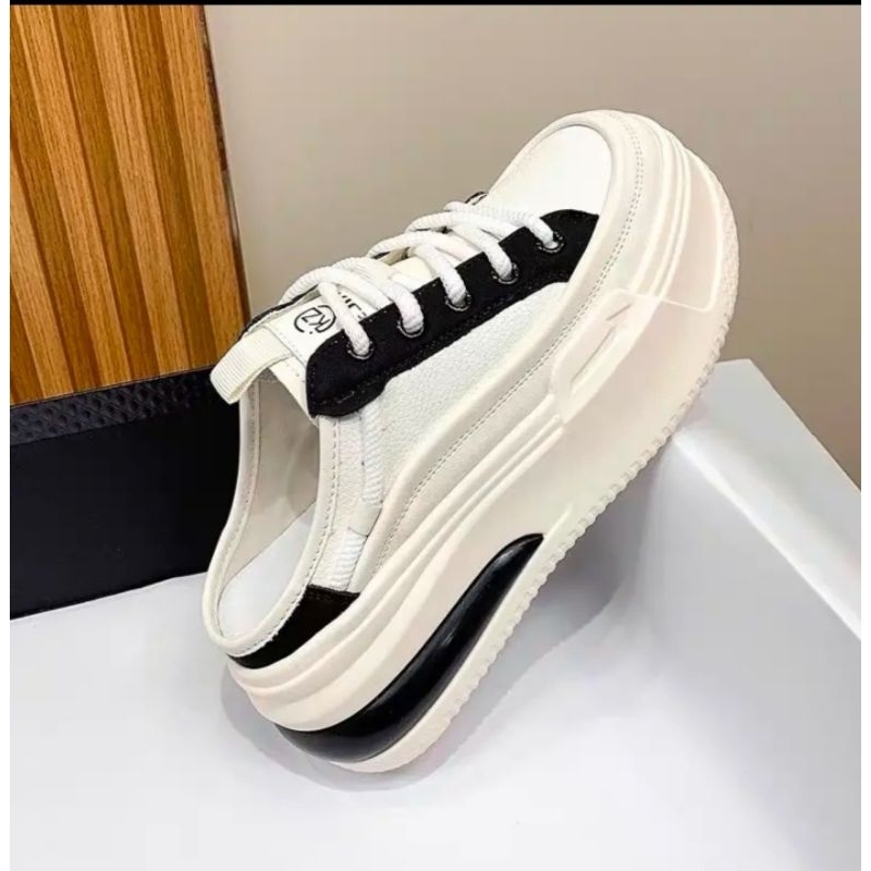 Sục thể thao nữ 2 màu đen, trắng hot trend 2023!