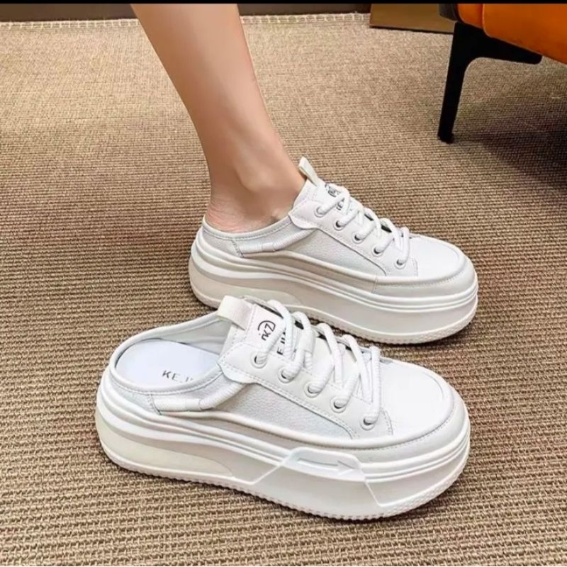 Sục thể thao nữ 2 màu đen, trắng hot trend 2023!