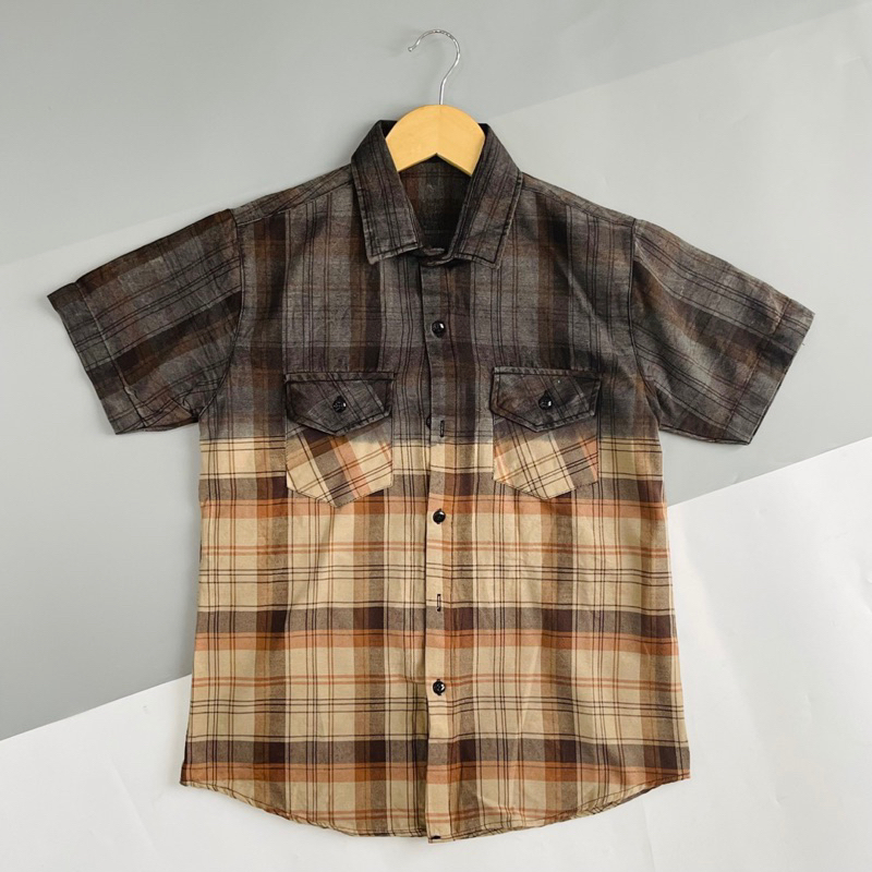 ÁO SƠ MI NAM TAY NGẮN SỌC WASH CARO PHỐI TÚI NẮP