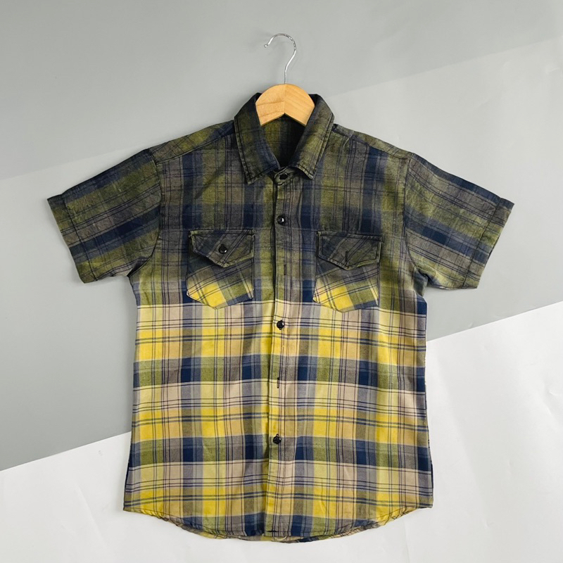 ÁO SƠ MI NAM TAY NGẮN SỌC WASH CARO PHỐI TÚI NẮP