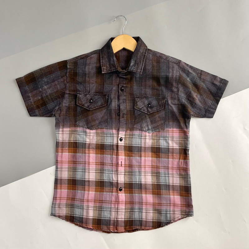 ÁO SƠ MI NAM TAY NGẮN SỌC WASH CARO PHỐI TÚI NẮP