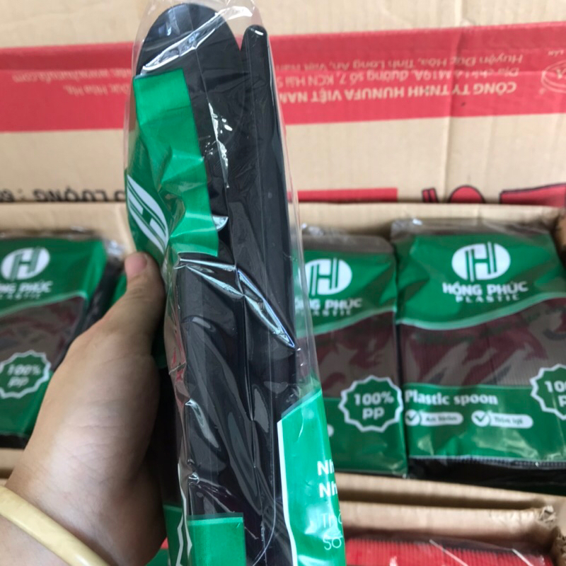 100 muỗng/thìa nhựa dùng 1 lần loại dài 20cm màu đen