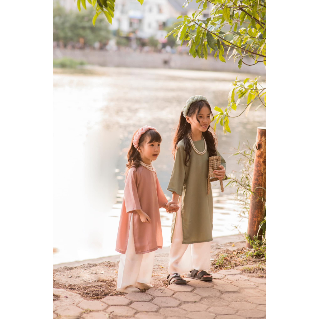 Áo Dài Lụa Trơn Tay Loe  Cho Mẹ Và Bé Sản Xuất MOONLISA