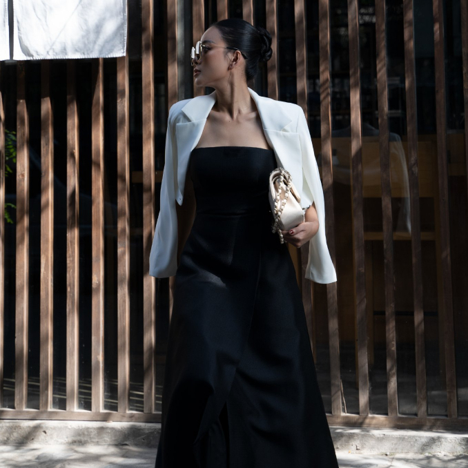 Váy cúp ngang, xiết eo trên, kết hợp thân tà xếp chéo, túi 2 bên hông, khóa giọt nước ARID DRESS | NYA STUDIO