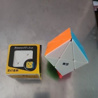Rubik Qiyi Axis 3x3 biến thể 3x3