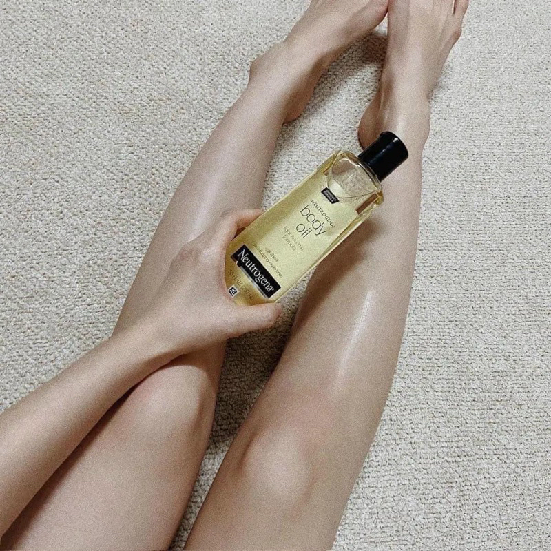 Dầu dưỡng body oil của Neutrogena Light Seasame Formula