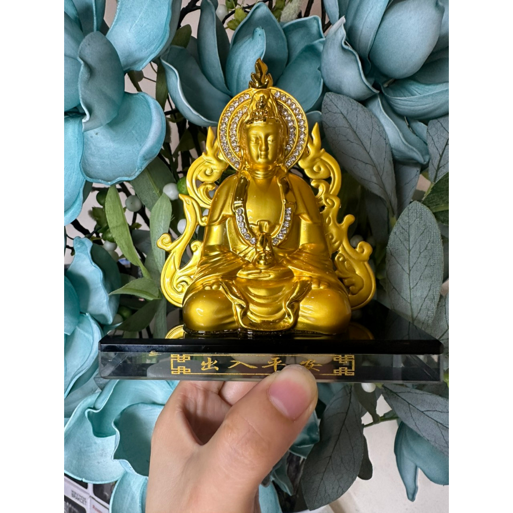 Tượng Quan Thế Âm đế kính đặt xe hơi