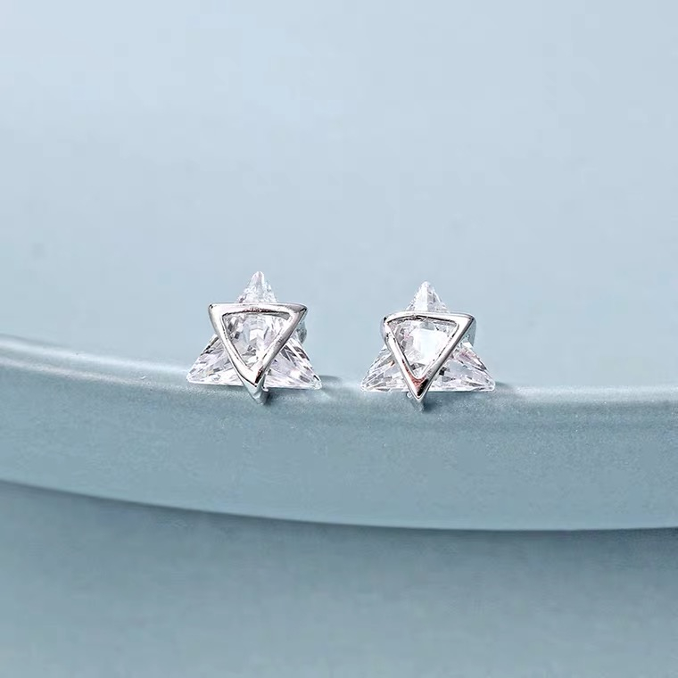 Khuyên tai nam bạc 925 mặt tam giác đá cá tính, độc đáo, unisex  | TRANG SỨC BẠC ACCESSORIES