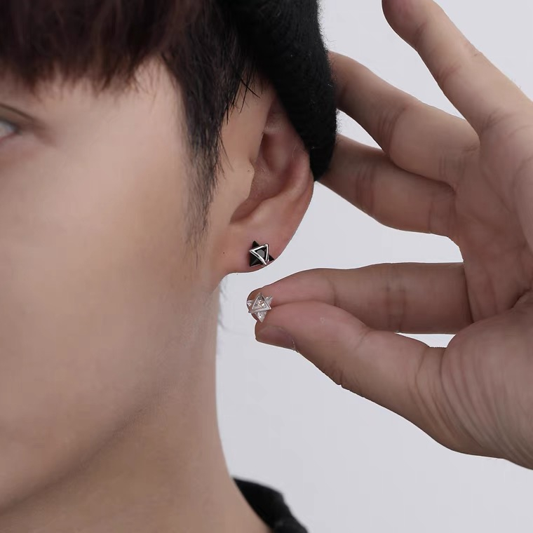 Khuyên tai nam bạc 925 mặt tam giác đá cá tính, độc đáo, unisex  | TRANG SỨC BẠC ACCESSORIES