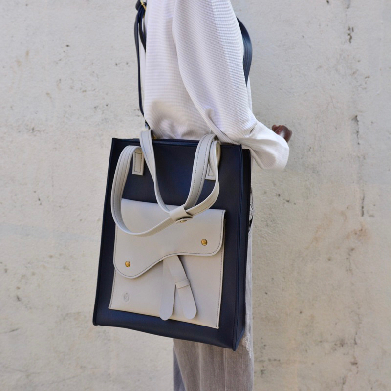 Túi da KHÔISTORE | Horse Saddle_Túi tote balo đeo chéo đa năng_Túi thiết kế_Hàng thủ công_Túi laptop_Màu navy phối xám