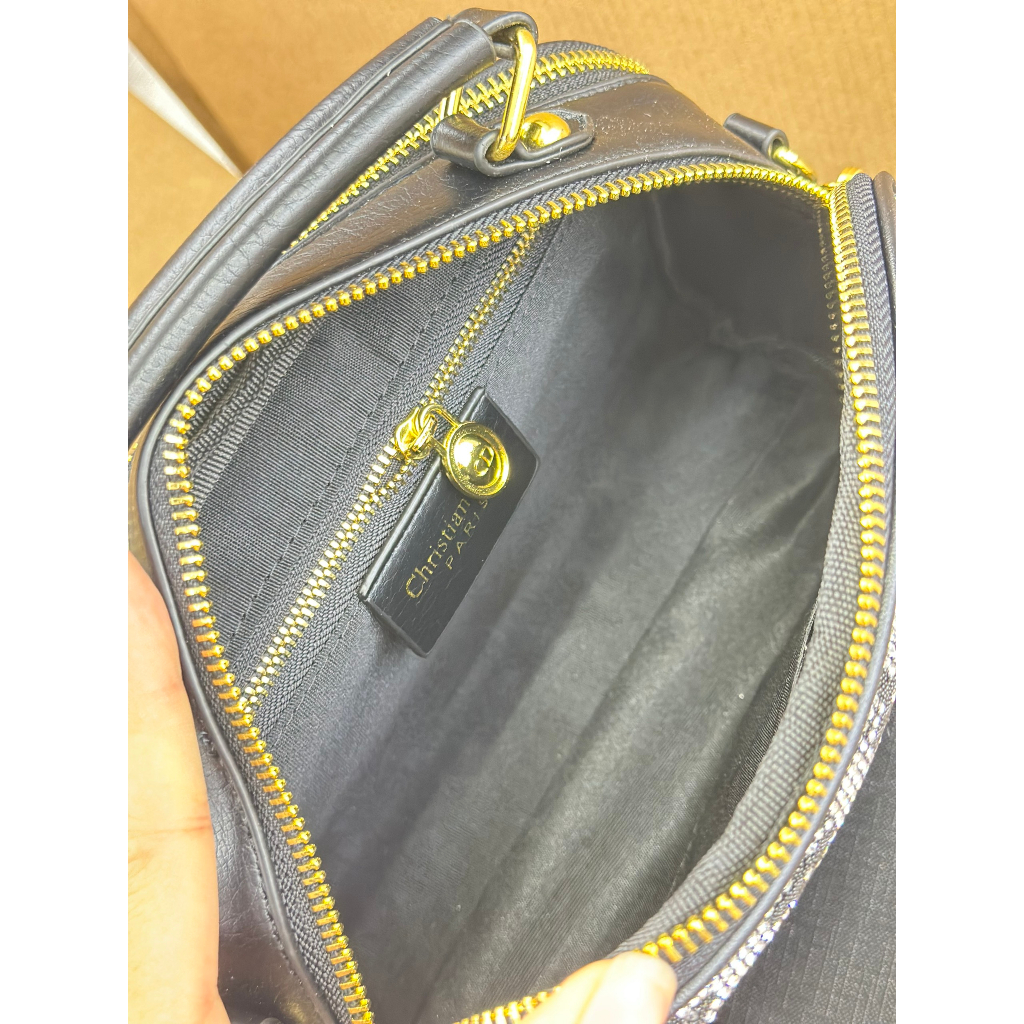 Túi Xách đeo chéo mẫu mới về hàng Size 23cm